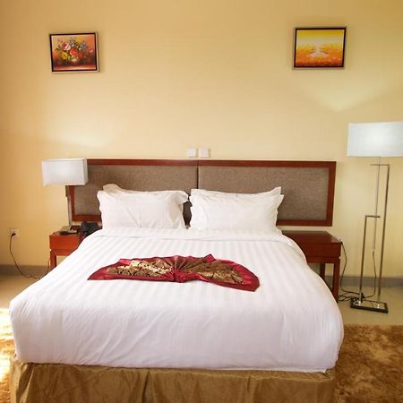 The Mosaic Hotel Addis Abeba Esterno foto