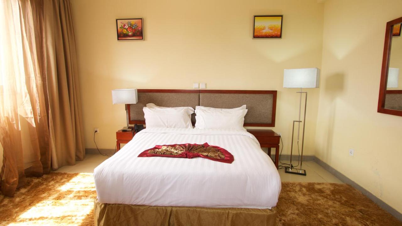 The Mosaic Hotel Addis Abeba Esterno foto
