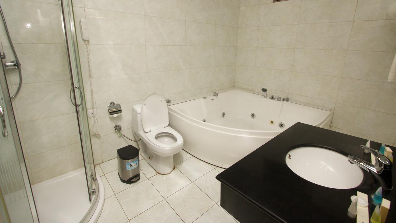 The Mosaic Hotel Addis Abeba Esterno foto